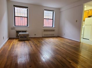 357 W 43rd St APT 1R, New York, NY 10036