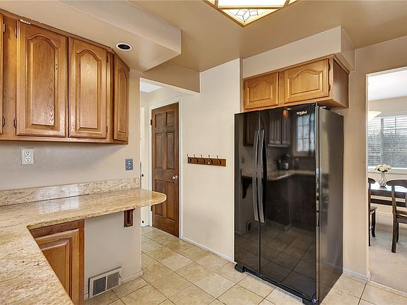 3rd image of 124 Lois Dr