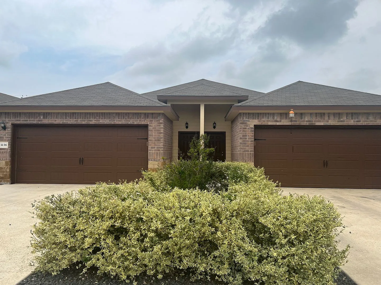 Luxury 3/2Duplex in Seguin, TX — Photo 1