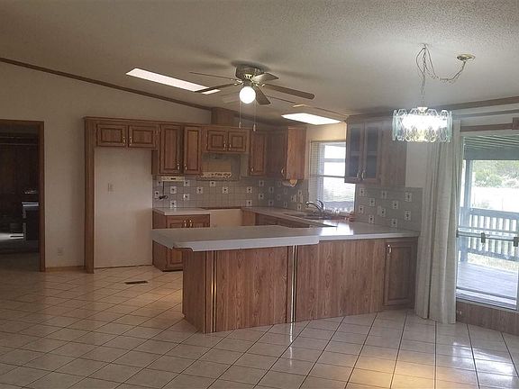 3rd image of 19 Gloryland Ln