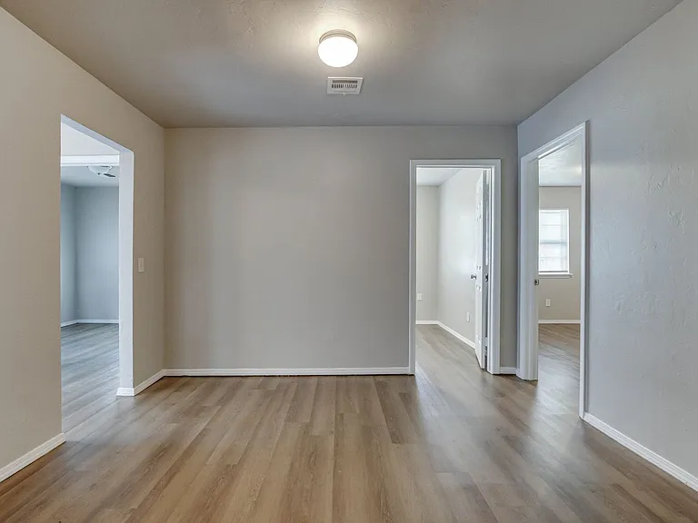 1005 SW 63rd St — Photo 13