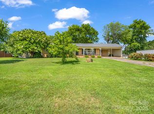 1638 Chase High Rd, Forest City, NC 28043