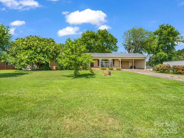 1638 Chase High Rd, Forest City, NC 28043