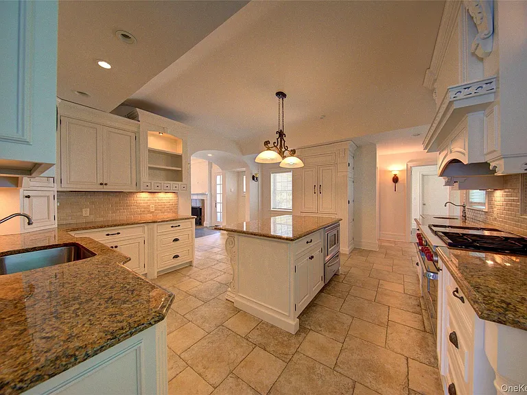 159 Magnolia Blvd — Photo 21