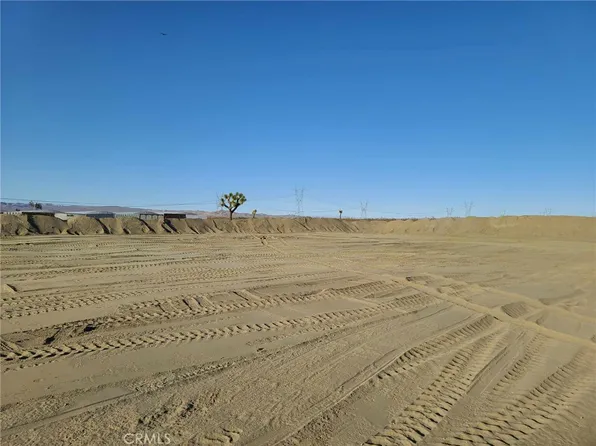 15972 El Esteban Rd, Phelan, CA 92371