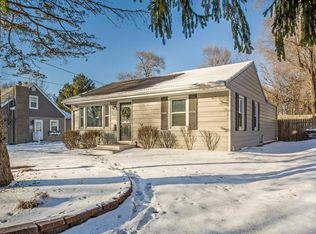 7013 Maryland Dr, Urbandale, IA 50322