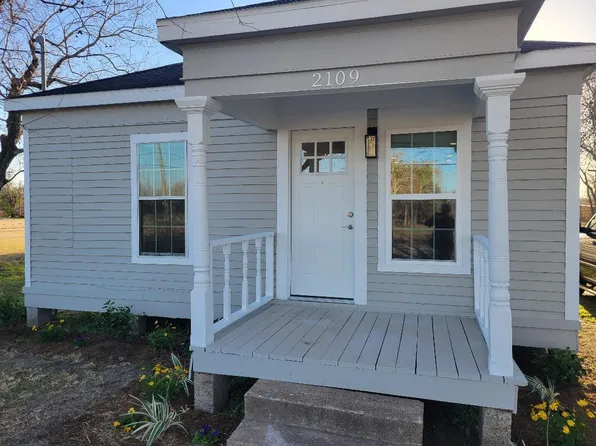 2109 S Laurent St, Victoria, TX 77901