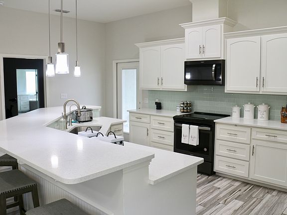 3rd image of 3102 Shallow Creek Dr