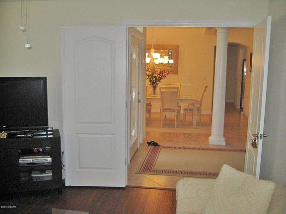 3rd image of 11 Deerskin Ln