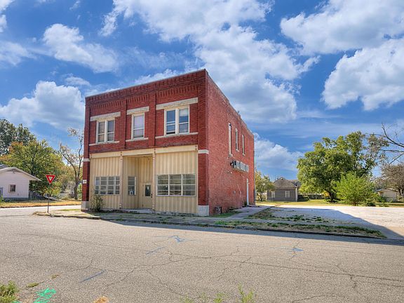 2nd image of 1102 W 9th St #2B
