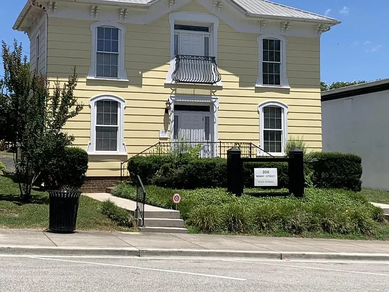 306 Wharf St — Photo 1