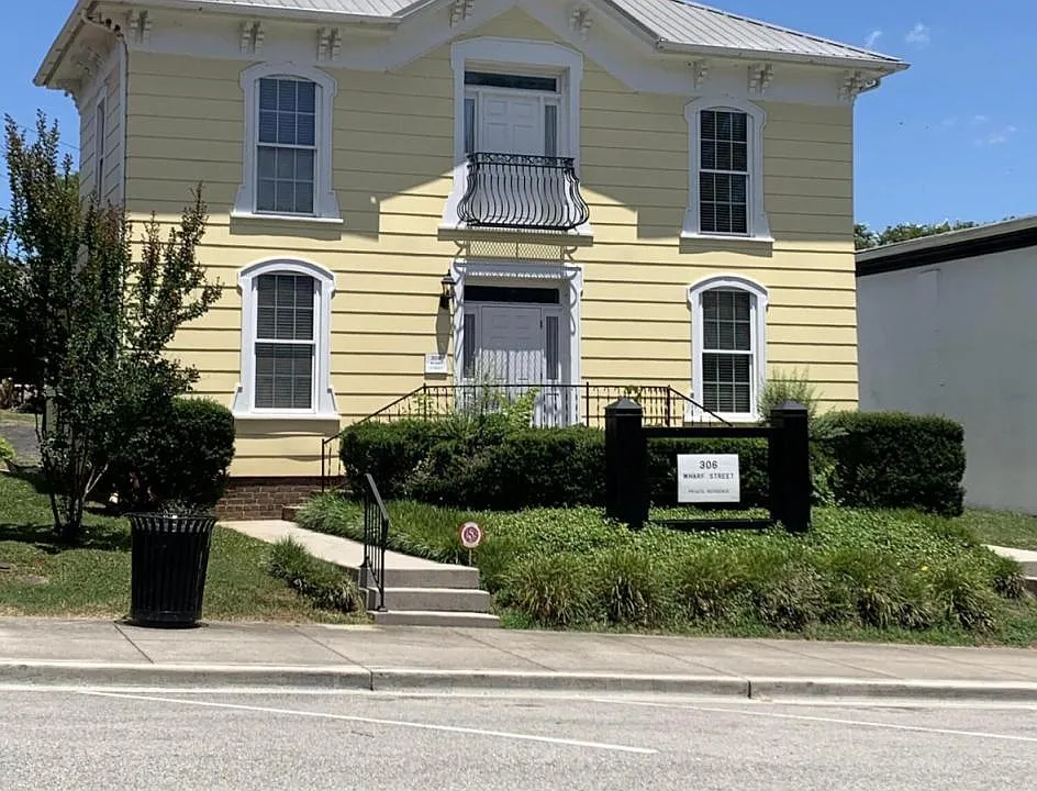 306 Wharf St