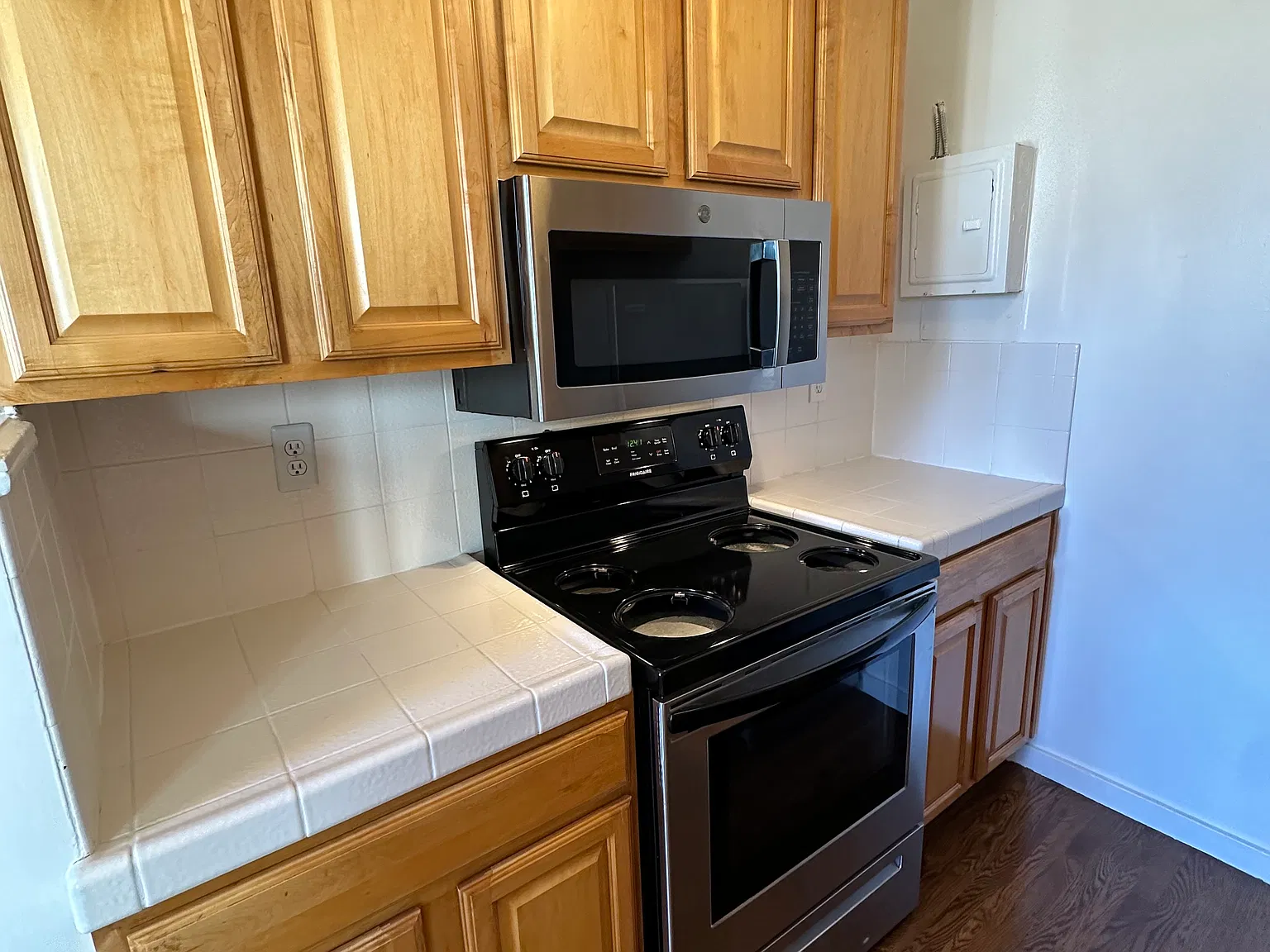 Tudor Hall Apartments — Photo 4