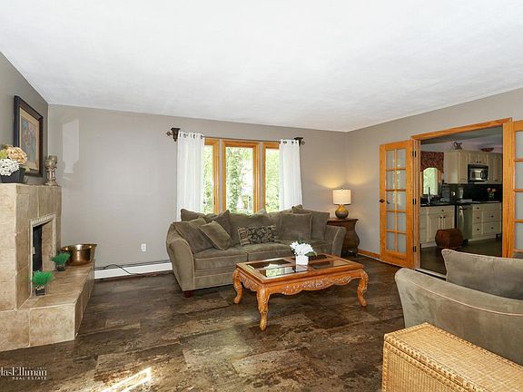 5th image of 45 Winston Dr