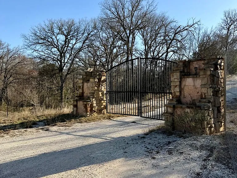 8256 S US Highway 183 — Photo 14