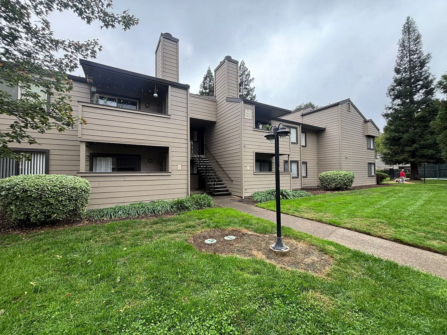 Cozy Two Bedroom Two Bathroom Rosemont Condo — Photo 1