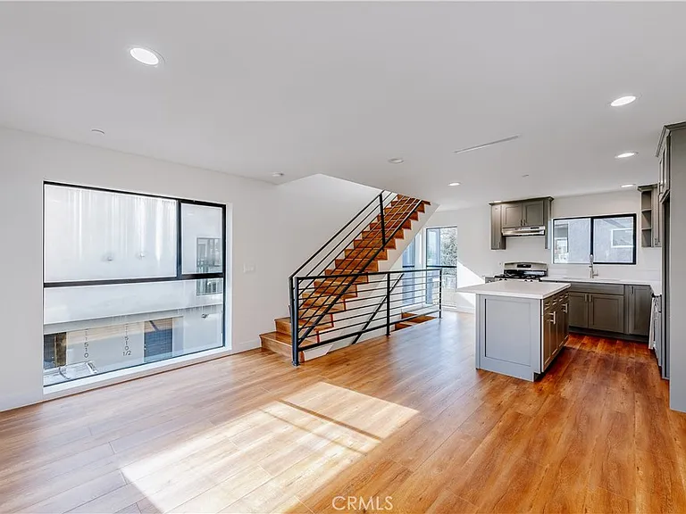 11510 Emelita St — Photo 10