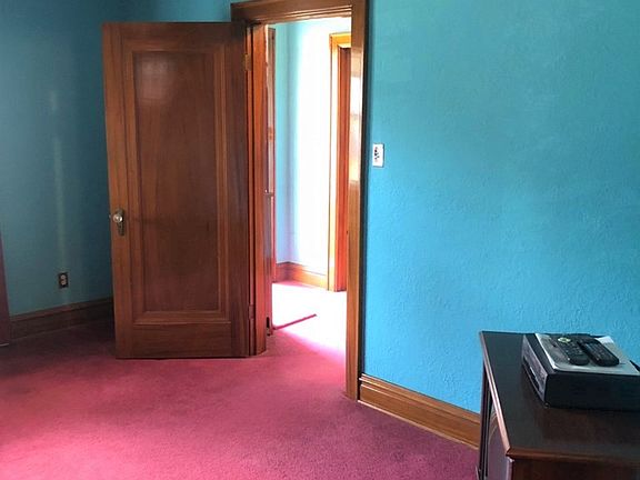 5th image of 107 Bellevue Ln