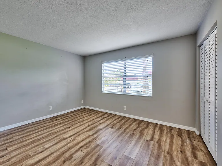12021 W Greenway Dr — Photo 26