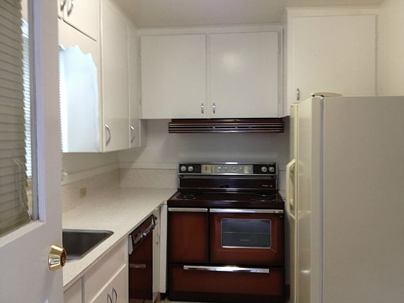 4th image of 5625 Pacific Hwy E