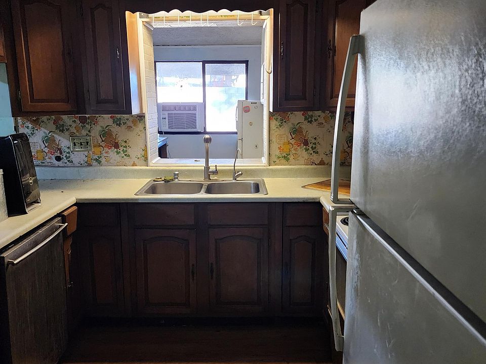 2nd image of 6819 E DIAMOND Street