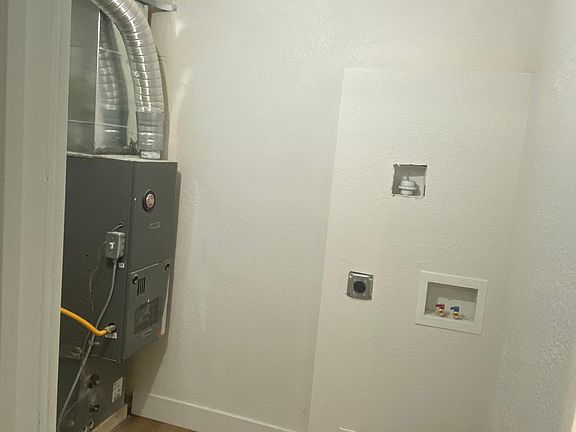 4th image of 452 E Lambourne Ave #2