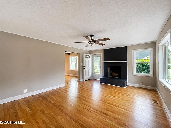 5th image of 217 E Donaldson Avenue