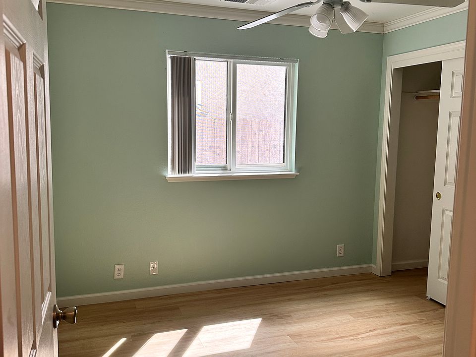 2nd image of 1065 Admiral Ln
