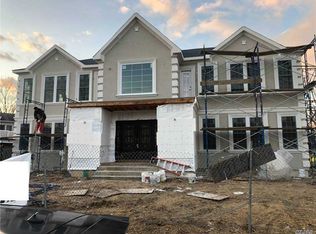 157 Rim Ln, Hicksville, NY 11801