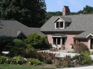 2465 Cascade Springs Dr SE, Grand Rapids, MI 49546