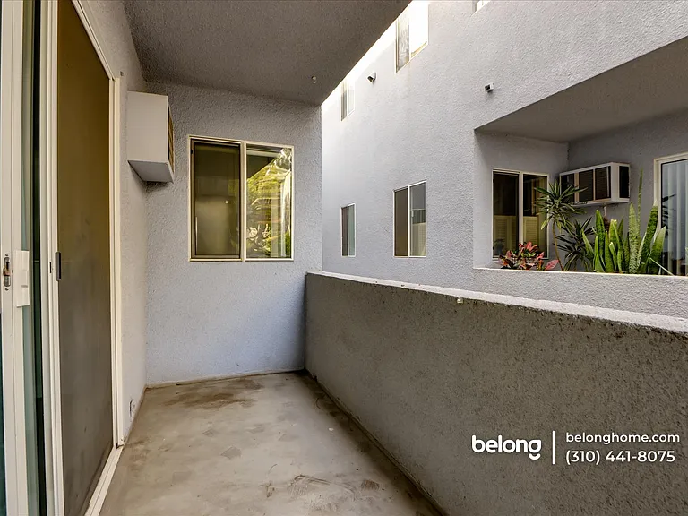 2223 S Bentley Ave #104 — Photo 33