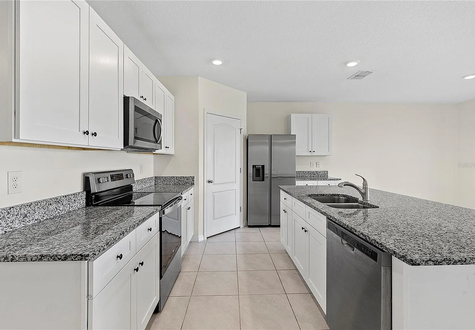 4 bed, 2.0 bath, 1828 sqft, $2,300 — Photo 4