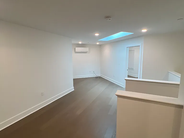25 Eleanor St #205 — Photo 12