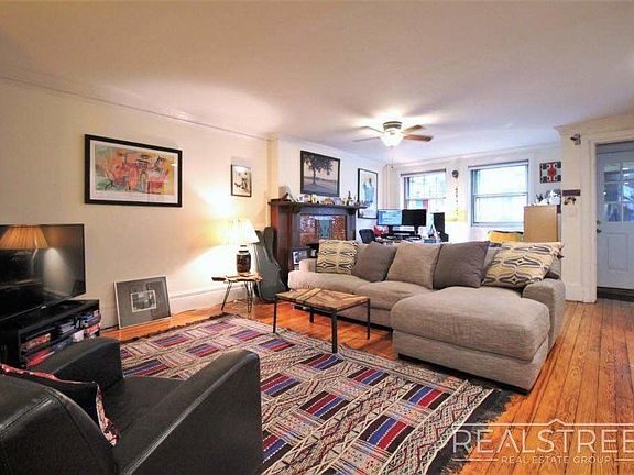 3rd image of 221 Clinton Ave