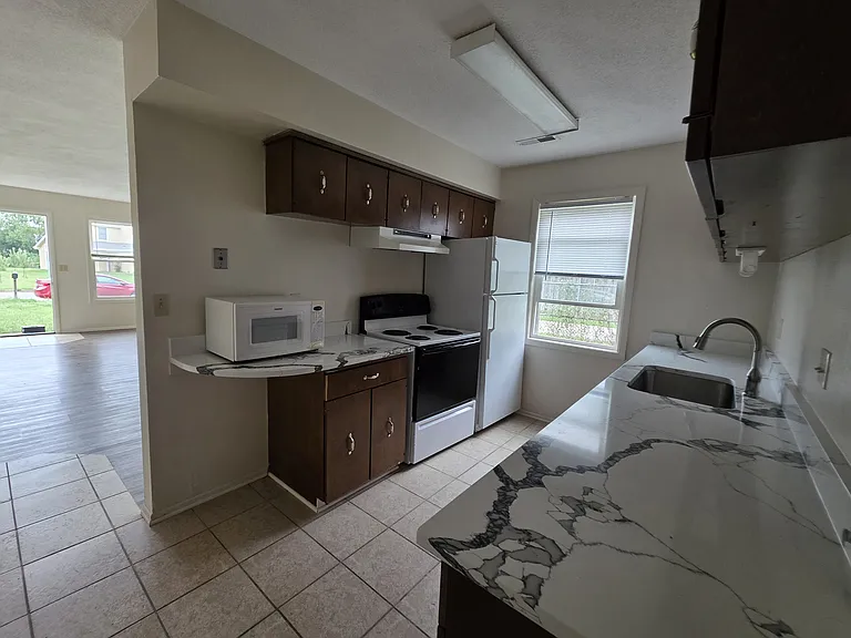 2545 Winterbrook Dr — Photo 3