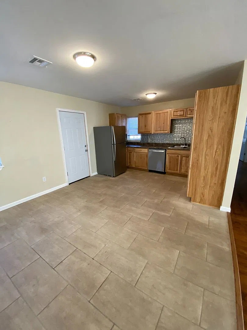 212 W. Midland St. — Photo 3