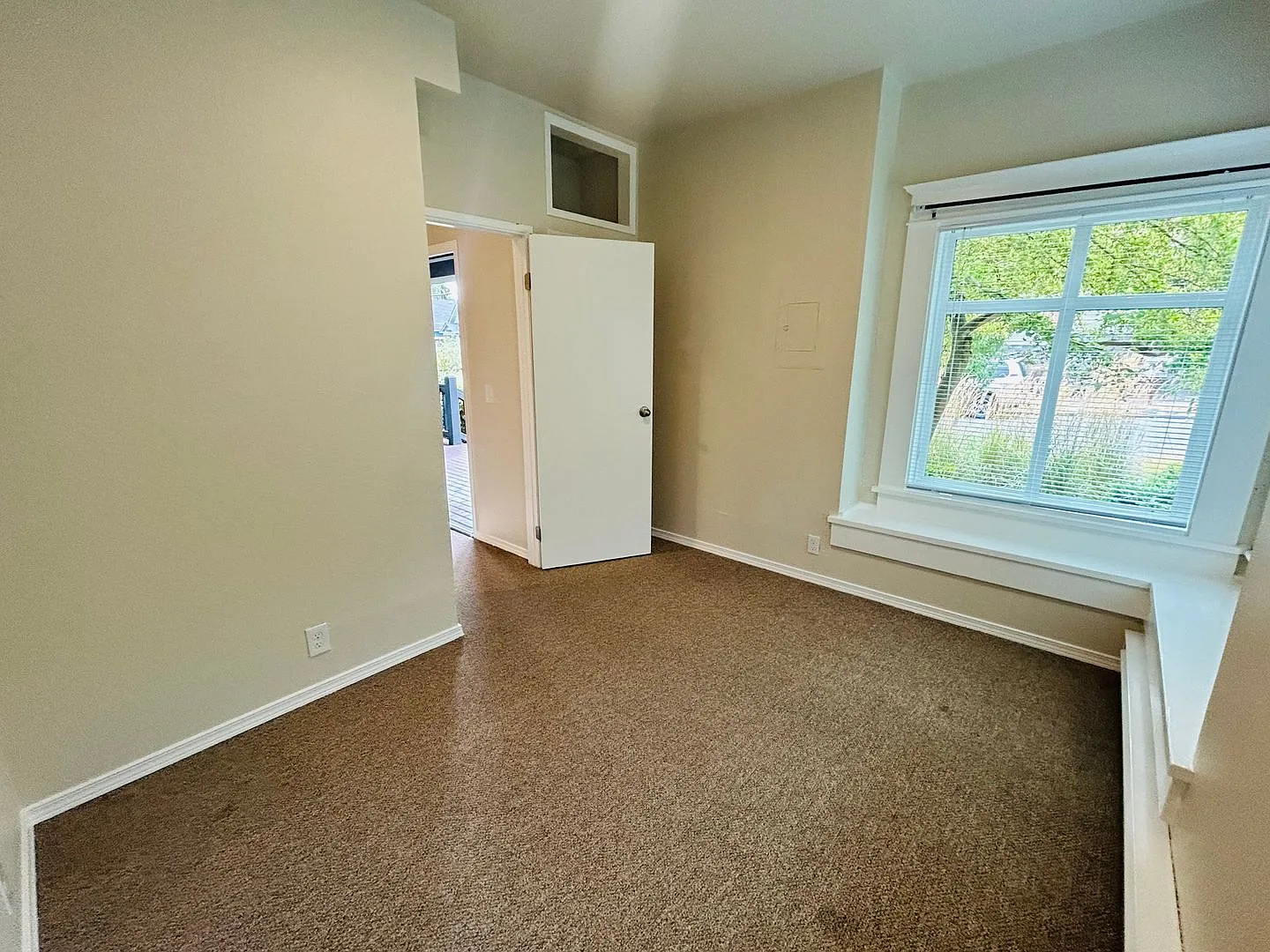 Mavis Apartments — Photo 4