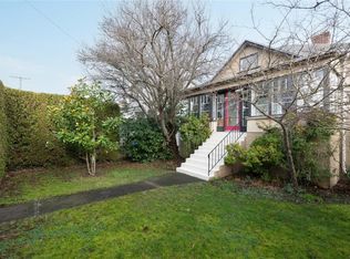 1605 Foul Bay Rd, Oak Bay, BC V8R5A2