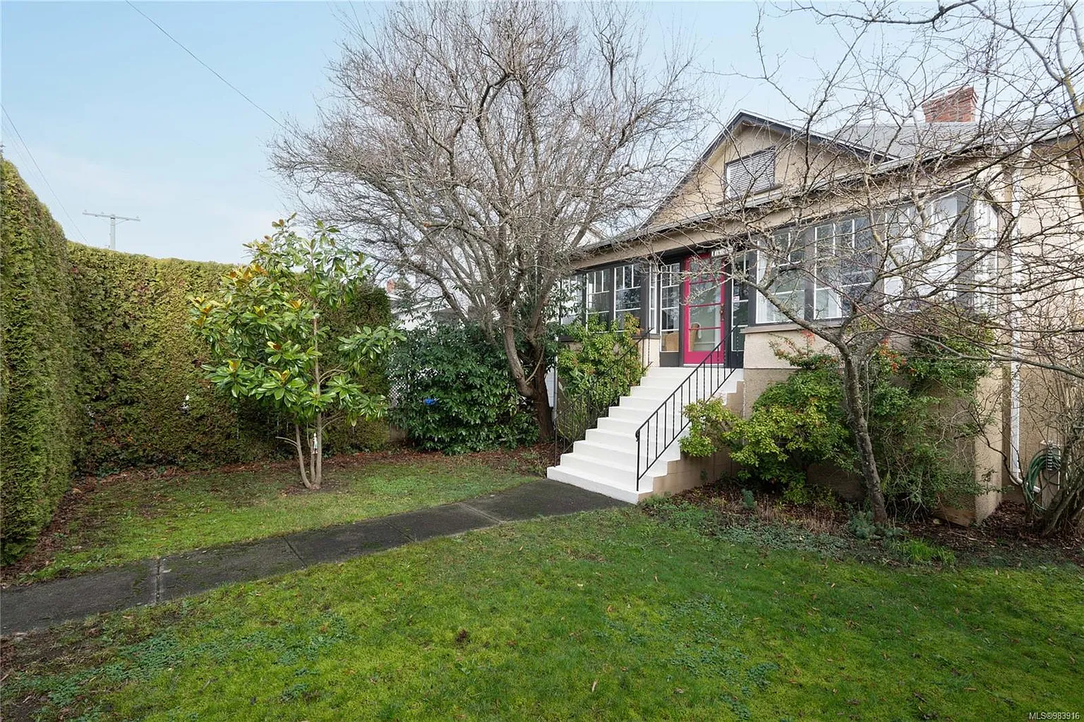 1605 Foul Bay Rd photo 1