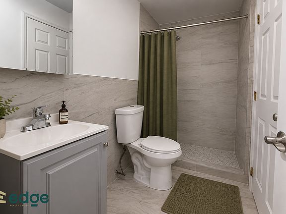 4th image of 384 S 5th St #3