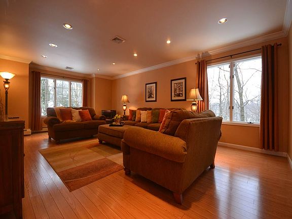 5th image of 330 Mountainside Dr