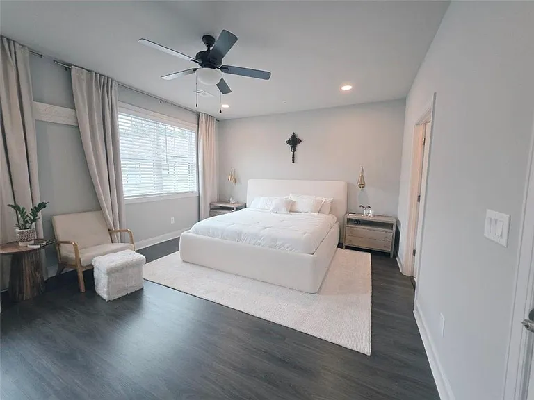 8020 Linfield Way — Photo 18