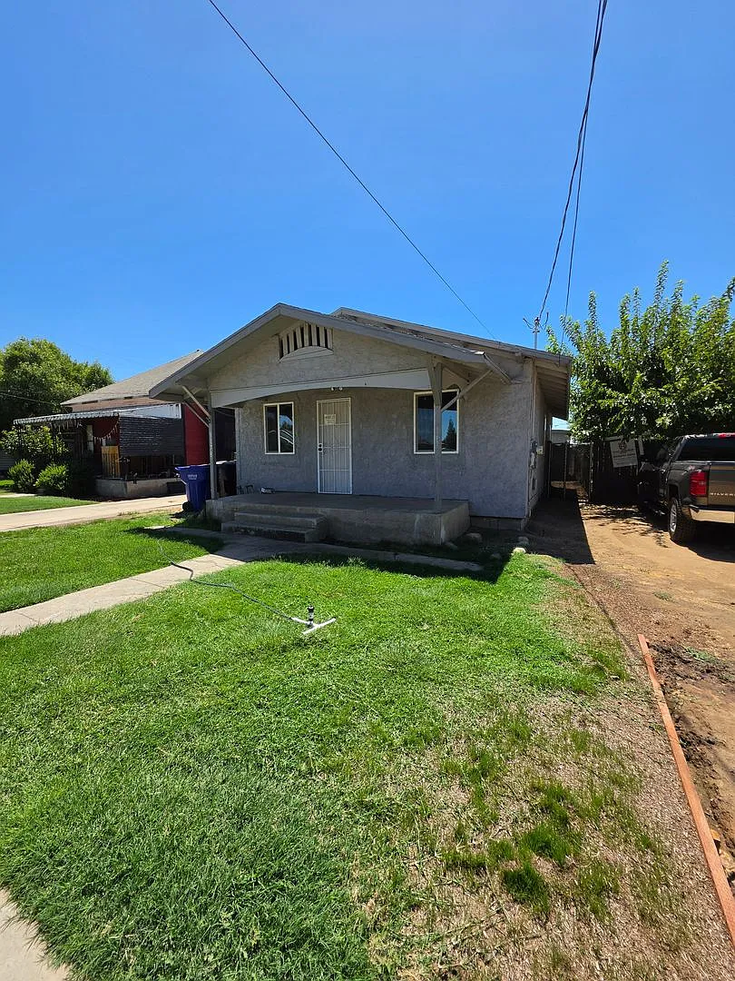 3 Bedroom 1 Bath Home — Photo 3