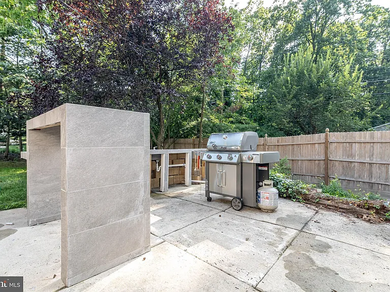 1800 Lark Ln — Photo 61