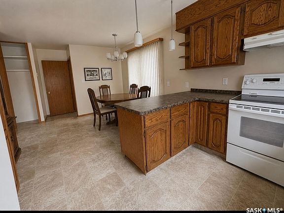 3rd image of 407 7th Avenue E