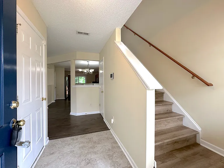1210 Whitman Dr — Photo 4