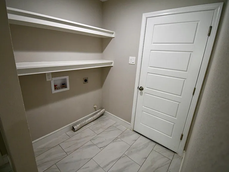 1204 Jeffery Trl — Photo 18