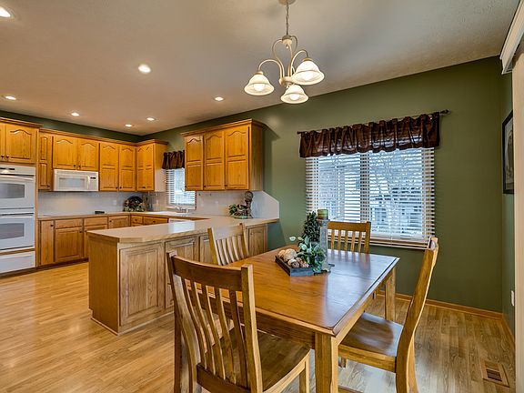 3rd image of 20235 Woodridge Dr