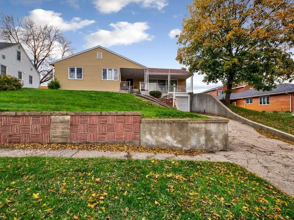 821 Park St, Jackson, MN 56143