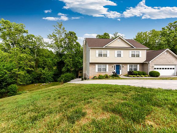 3rd image of 702 Oxford Hills Dr